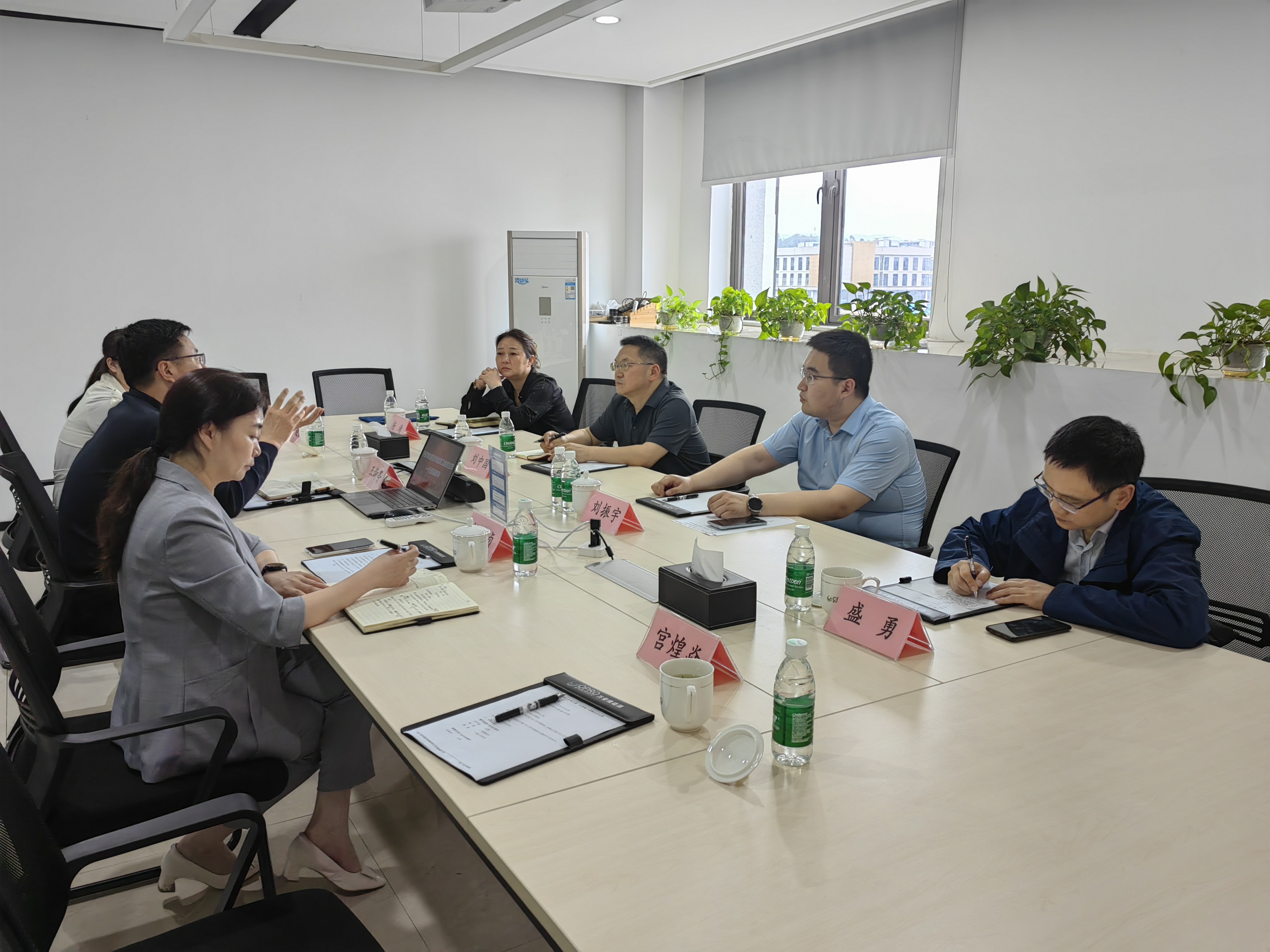 重慶能源工會(huì)劉主席一行調(diào)研萬(wàn)普隆能源科技產(chǎn)業(yè)園 重慶能源工會(huì)劉主席一行調(diào)研萬(wàn)普隆能源科技產(chǎn)業(yè)園